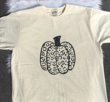 Load image into Gallery viewer, Leopard Printed Pumpkin Tee (Adult)